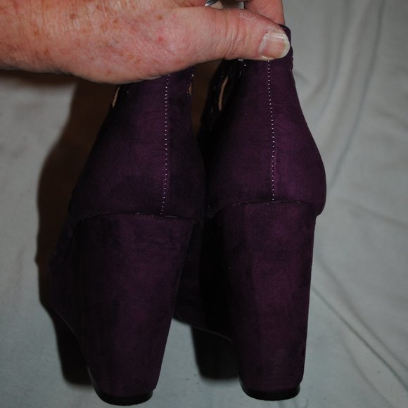 NEW IN BOX, SZ 10M, PLUM OPEN TOE WEDGE - Picture 5 of 6